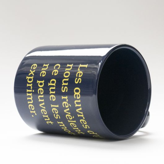 Les objets ont la parole - série de mugs de couleurs avec différentes phrases © polygonia
