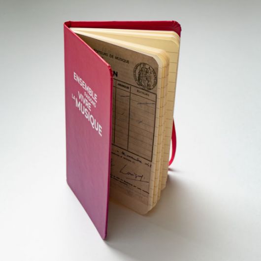 Sacem - carnet A6 rigide avec élastique - pelliculage mat - intérieur papier velouté 90g - made in France © polygonia